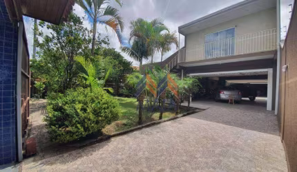 Sobrado com 3 dormitórios para alugar, 270 m² por R$ 8.050,00/mês - São Pedro - São José dos Pinhais/PR