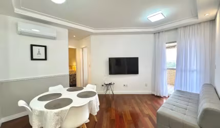 Apartamento à venda com 2 quartos, em andar alto, no Centro de Joinville/SC.
