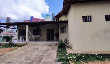 Casa na Av. Raimundo Chaves - Candelária