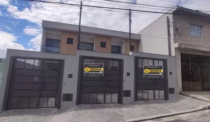 Sobrado Novo em Parque Cisper - 03 Dormitórios e 112m² de Conforto e Estilo