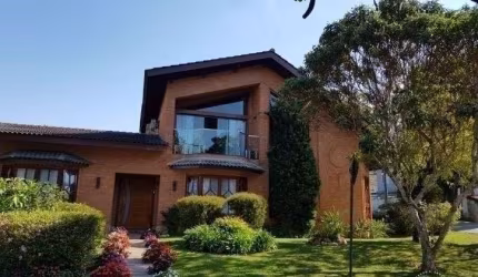 Casa de Alto Padrão no Condomínio Arujá 5- 