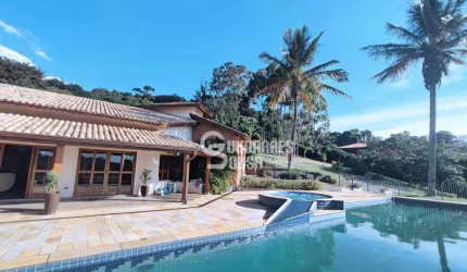Casa de Alto Padrão no Vale da Santa Fé – 4 Suítes, Piscina, Jacuzzi e Lazer Completo em Vinhedo