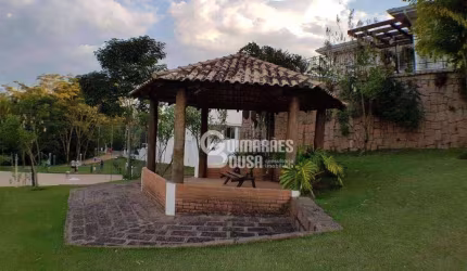 Casa á venda no Condomínio São Francisco com 3 quartos, sendo 3 suítes e 4 vagas de garagem, Vinhedo/SP
