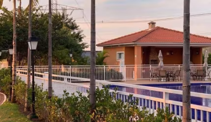 Casa com 2 dormitórios para alugar, 70 m² por R$ 3.804,66 - Medeiros - Jundiaí/SP