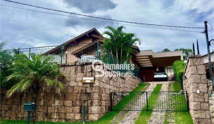 Casa Térrea à Venda no Condomínio Marambaia  Vinhedo/SP | 3 Suítes, Piscina, Sauna e Vista Livre!