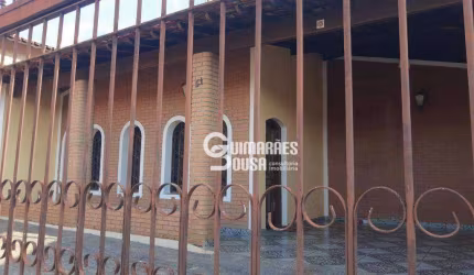 Casa com 3 dormitórios à venda, 110 m² por R$ 890.000 - Centro - Vinhedo/SP