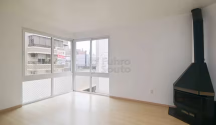 Amplo Apartamento de 3 Dormitórios no Edifício Residencial Félix da Cunha - Conforto e Elegância no Centro da Cidade