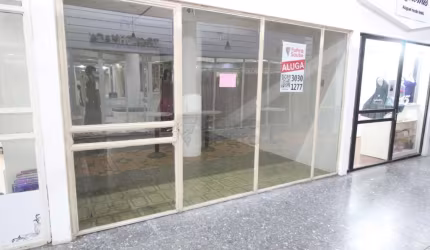 Oportunidade Exclusiva: Sala Comercial em Condomínio com Ampla Vitrine no Edifício Comercial Shopping Calçadão