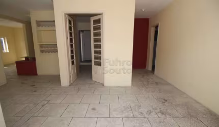 Oportunidade Única: Imóvel Comercial Espaçoso no Coração de Pelotas/RS!