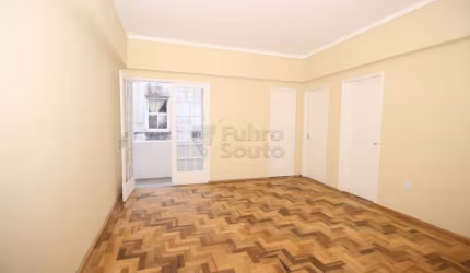 Apartamento de 03 dormitórios na Av. Fernando Osório
