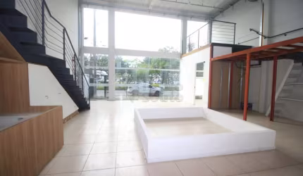 Amplo Prédio Comercial com 750 m², Excelente Localização na Av. República do Líbano, Pelotas