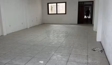 Sobrado Imperdível na Rua Tiradentes - Espaço, Conforto e Ótima Localização