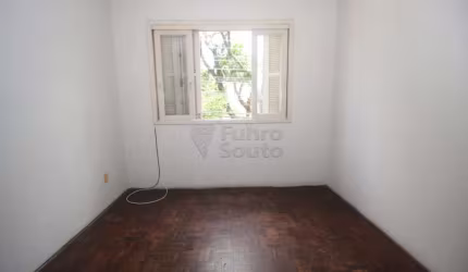 Apartamento amplo e bem localizado na avenida Bento Gonçalves!