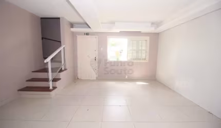 Casa Ampla de 4 Dormitórios no Centro de Pelotas - Conforto, Espaço e Segurança