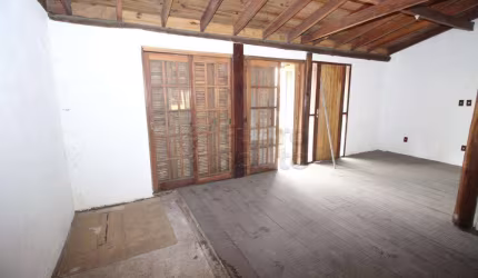 Casa com Potencial Residencial ou Comercial no Bairro Três Vendas - Espaço, Versatilidade e Localização Privilegiada!