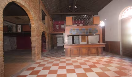 Prédio Comercial Amplo no Centro de Pelotas - Localização Estratégica para o Seu Negócio