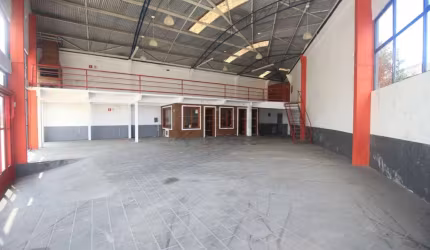 Prédio Comercial no Centro - Espaço Amplo e Funcional!