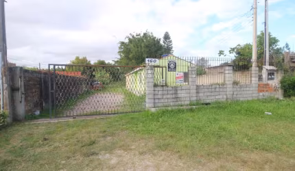 Casa para Aluguel no Bairro Areal - 2 Dormitórios, Garagem e Pátio Compartilhado