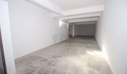 Aluga-se pavilhão comercial em ponto estratégico!