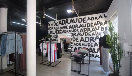 Loja comercial completa e estilosa na rua Professor Aráujo