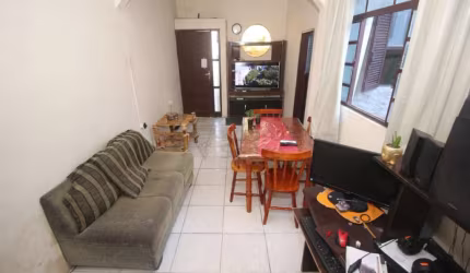 Casa mobiliada com pátio no Fragata