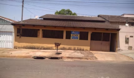 CASA COM 3 DORMITORIOS A VENDA, 227m² NO SETOR FAIÇALVILLE, GOIÂNIA-GO
