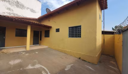 CASA 02 QUARTOS - AVENIDA DOS DEMOCRATAS - GARAVELO PARK