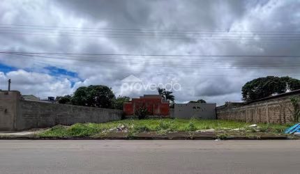 ÁREA 720m² - RESIDENCIAL ITAIPÚ