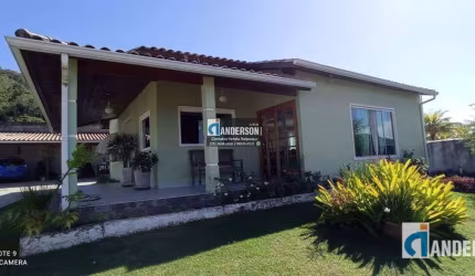 Excelente casa com 2 quartos (1 súite + closet), churrasqueira