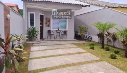 Excelente casa com 2 quartos, piscina e churrasqueira.