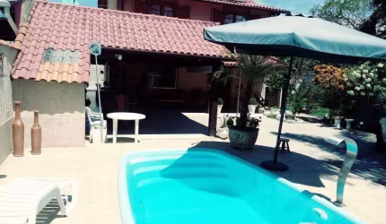 Excelente casa em Condomínio!!