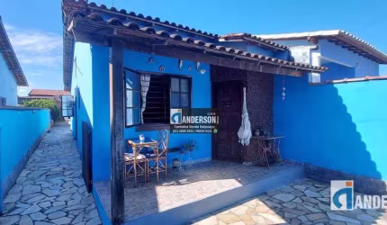 Casa com 2 quartos, piscina e churrasqueira