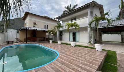 Casa de alto padrão  em condomínio com 4 Quartos, piscina e churraqueira em Itaipuaçu