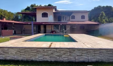 Casarão com 4 Quartos (1 suíte) com piscina e churrasqueira em Inoã Maricá.