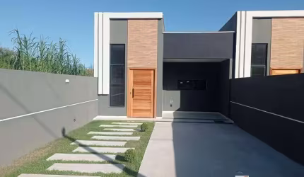 Excelente casa 3 Quartos (sendo 1 suíte) com churrasqueira prox. ao Barroco.