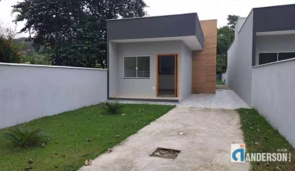 Espaço e Privacidade: Casa com Amplo Terreno