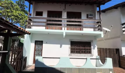 Casa duplex em condomínio fechado com 3 Quartos ao lado do Centro Comercial do Jd. Atlântico