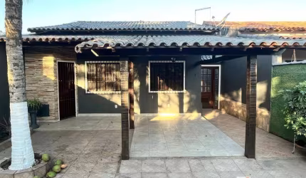Excelente casa 2 Quartos (1 suíte) com piscina e churrasqueira no Jd. Atlântico Oeste