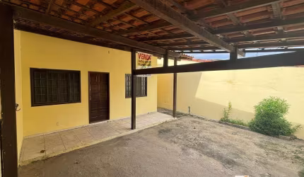 Casa 3 Quartos (1 suíte) com churrasqueira e quintal ao lado centro comercial Barroco - R$ 410.000,00 - Itaipuapu