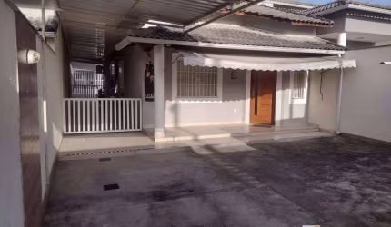 Excelente casa 2 Quartos (1 suíte) com piscina no Jd. Atlântico Oeste
