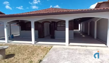 EXCELENTE CASA A 100M DA RJ-106