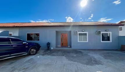 Excelente casa com 4 Quartos (sendo 2 suítes) em condomínio fechado em Itaipuaçu