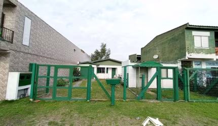 Casa com 3 Dormitórios e Ponto Comercial na Avenida Central em Cidreira/RS