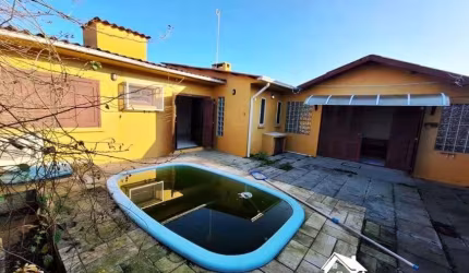 Casa e Anexo com 6 Dormitórios, Suíte e Piscina Privativa no Centro de Cidreira/RS
