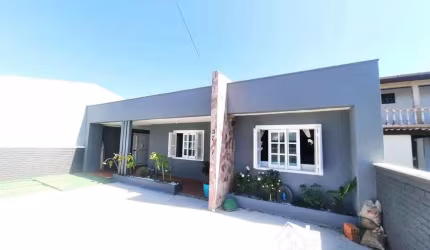 Casa de Laje com 4 Dormitórios e vista PERFEITA para o Centro de Cidreira/RS