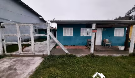 Excelente Casa com 3 Dormitórios no Centro da Praia de Cidreira/RS