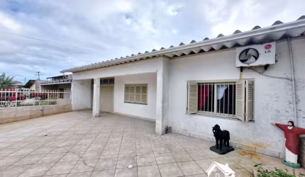 Casa de Laje com 3 Dormitórios e Suíte no Centro da Praia de Cidreira/RS