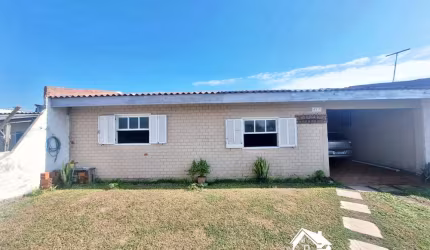 Casa com 2 Dormitórios e Ponto Comercial na Avenida Mostardeiros em Cidreira/RS