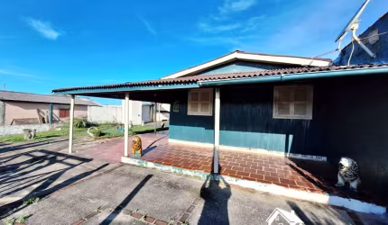 Casa Mista com 3 Dormitórios e Terreno Amplo na Praia de Cidreira/RS  .