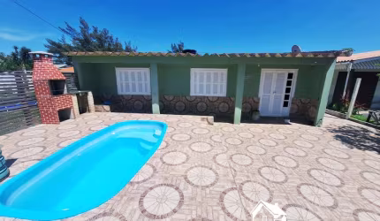 Excelente Residência com Anexo e Piscina - Apta ao Financiamento Bancário - na Costa do Sol em Cidreira/RS